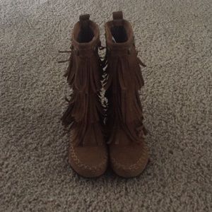 Moccasin boots